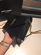 AVIAR 19 KETTENTASCHE AUS SCHWARZEM KALBSLEDER