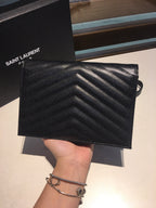 AVIAR 19 KETTENTASCHE AUS SCHWARZEM KALBSLEDER