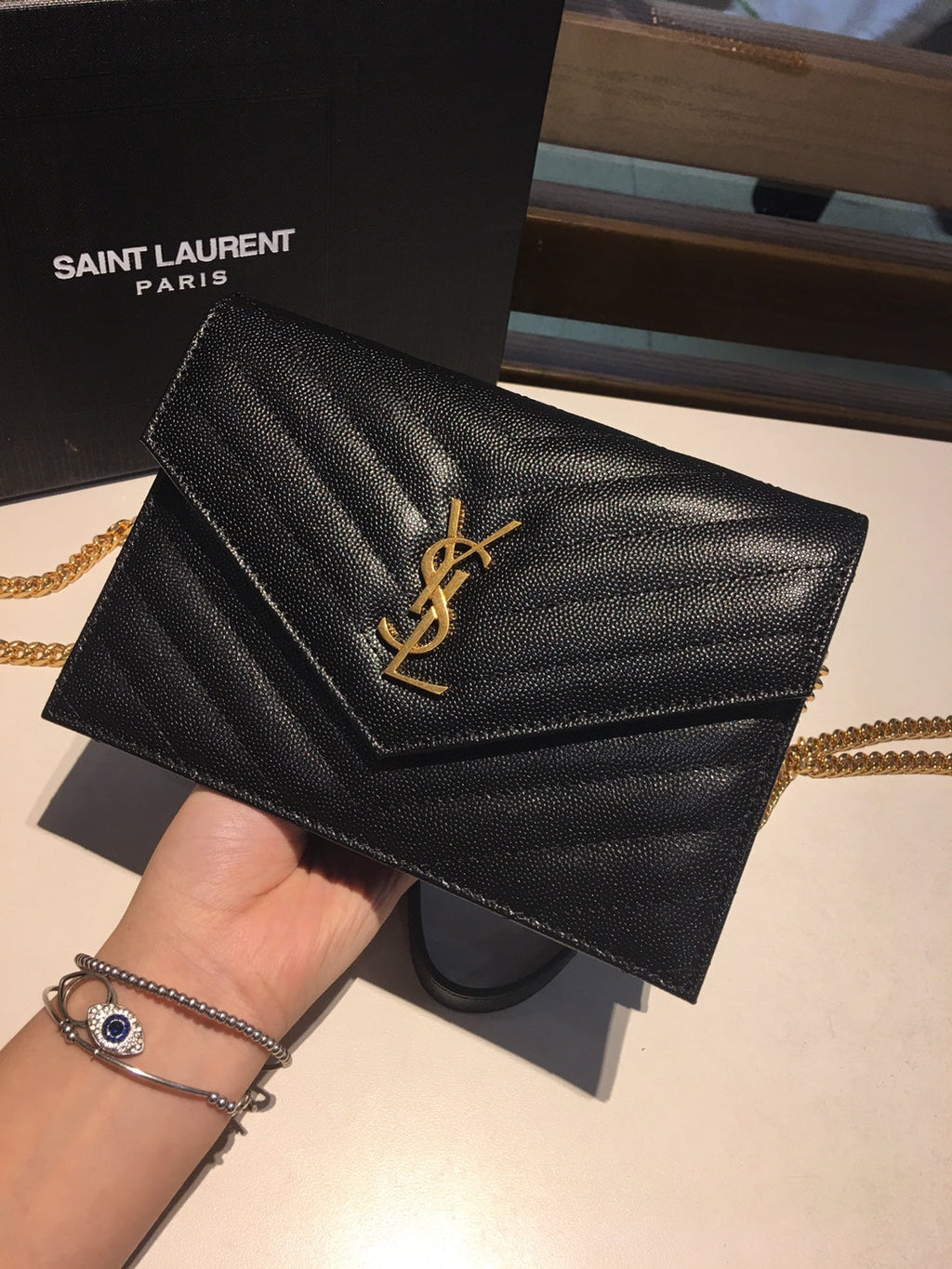 AVIAR 19 KETTENTASCHE AUS SCHWARZEM KALBSLEDER