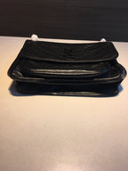 MITTLERE NIKI 27 IN SCHWARZE KALBSLEDER-KETTENTASCHE