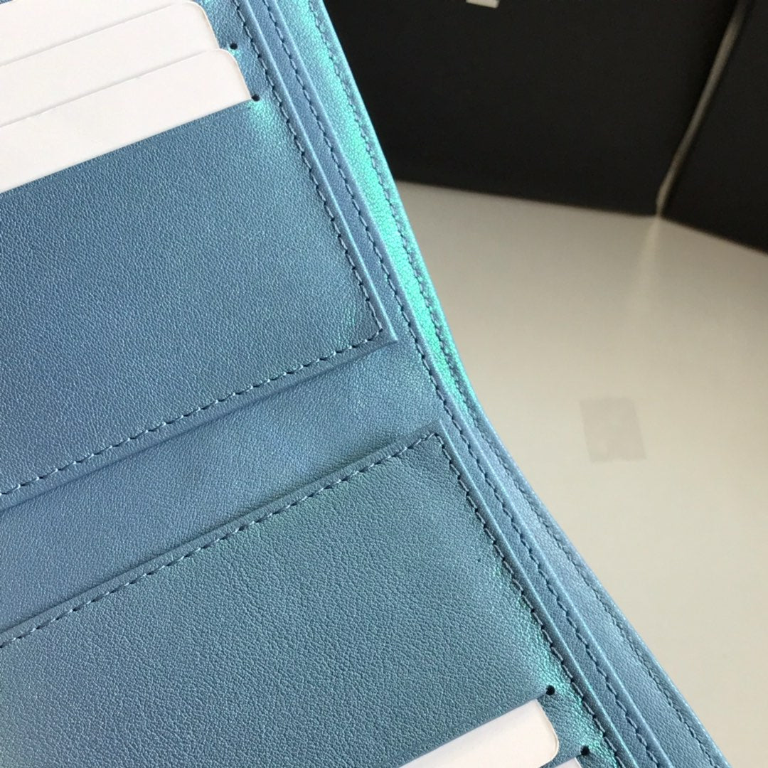 CC-Klappkartenetui 11,5 cm, genarbtes Kalbsleder, Gold Icon