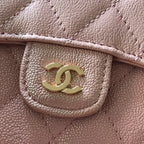 Kartenetui mit Klappe, 11,5 cm, hellrosa genarbtes Kalbsleder, Gold Icon