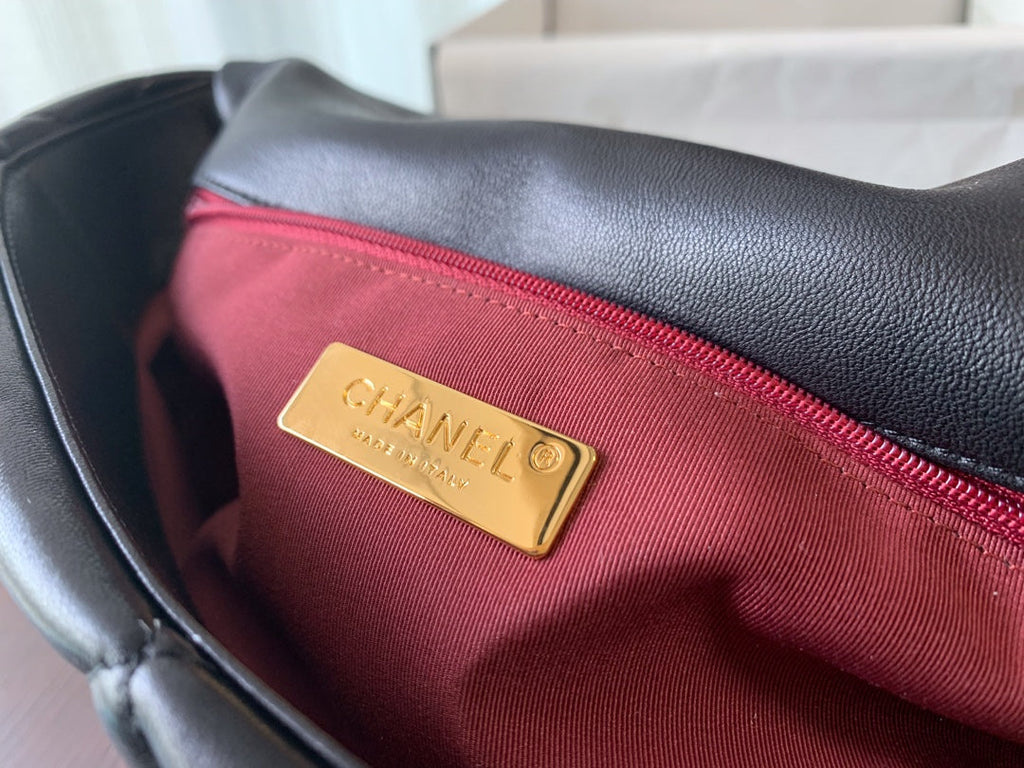 19 Klapptasche 30 Schwarzes Ziegenleder Goldene Beschläge 