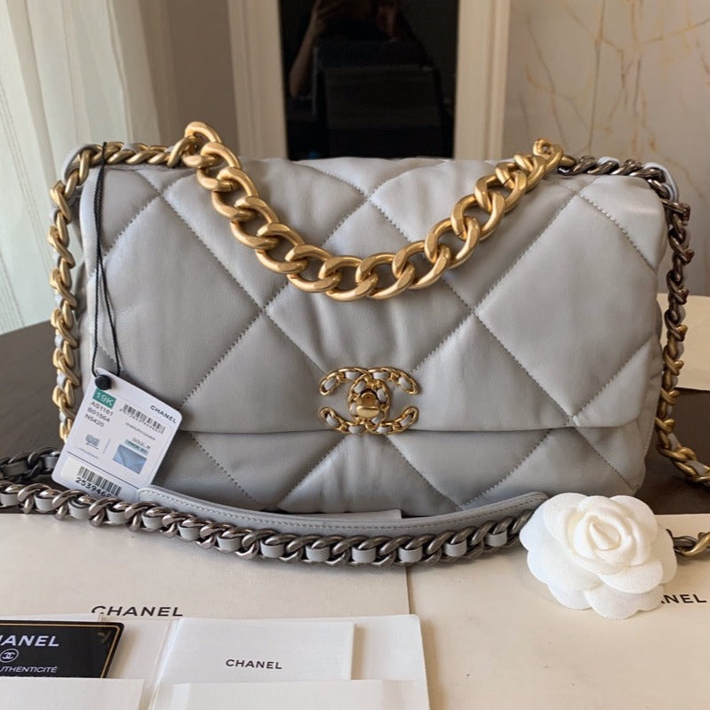 19 Klapptasche 30 Graues Ziegenleder Goldene Beschläge 