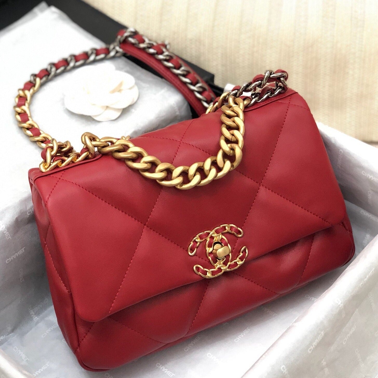 19 Klapptasche 26 Rotes Lammleder Goldene Beschläge