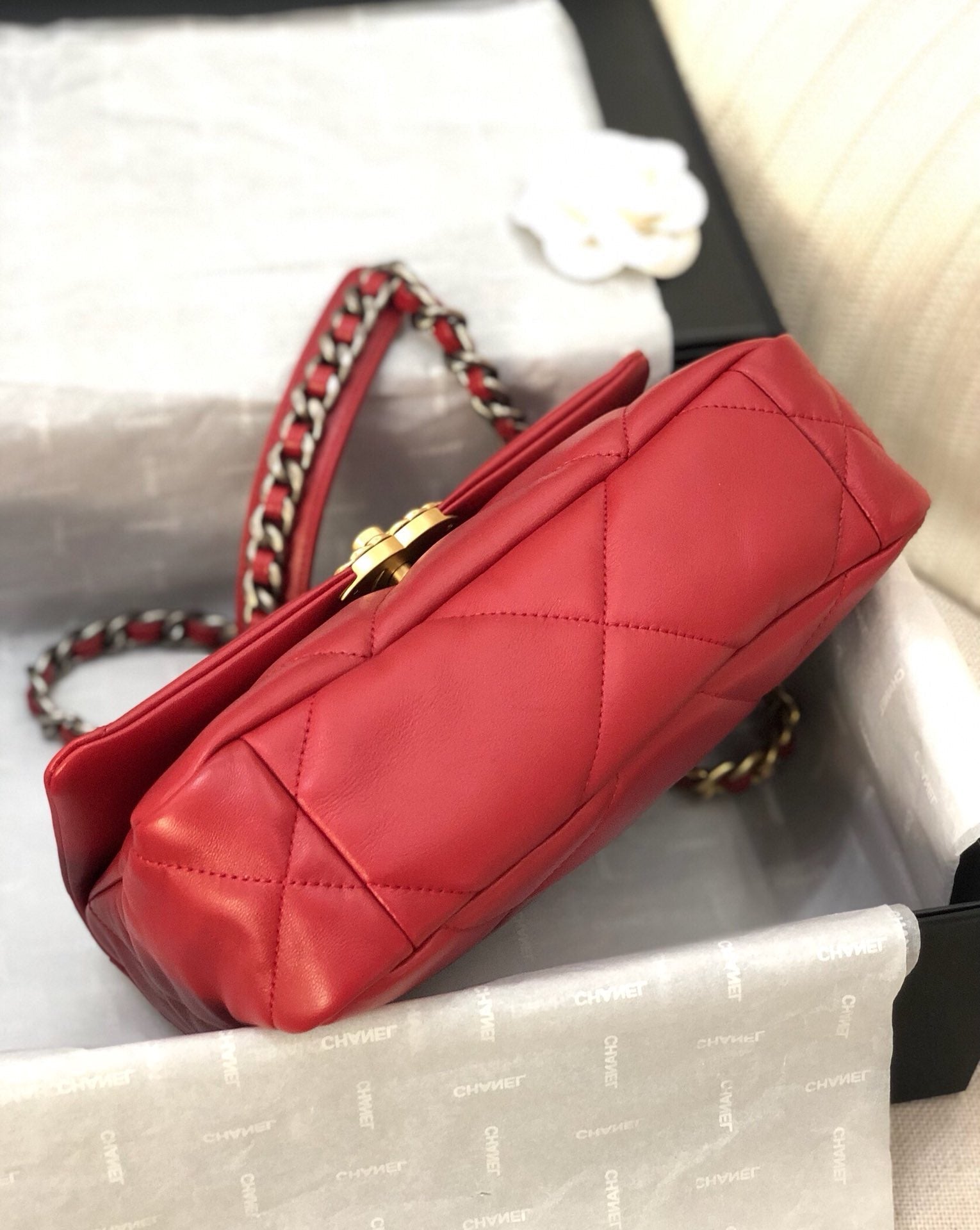 19 Klapptasche 26 Rotes Lammleder Goldene Beschläge