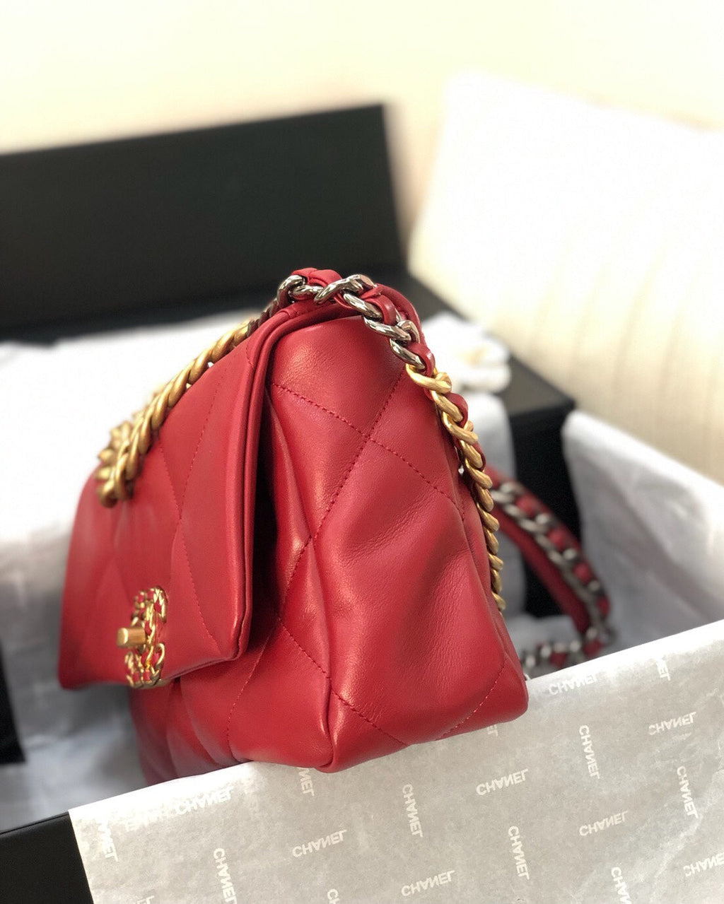19 Klapptasche 26 Rotes Lammleder Goldene Beschläge