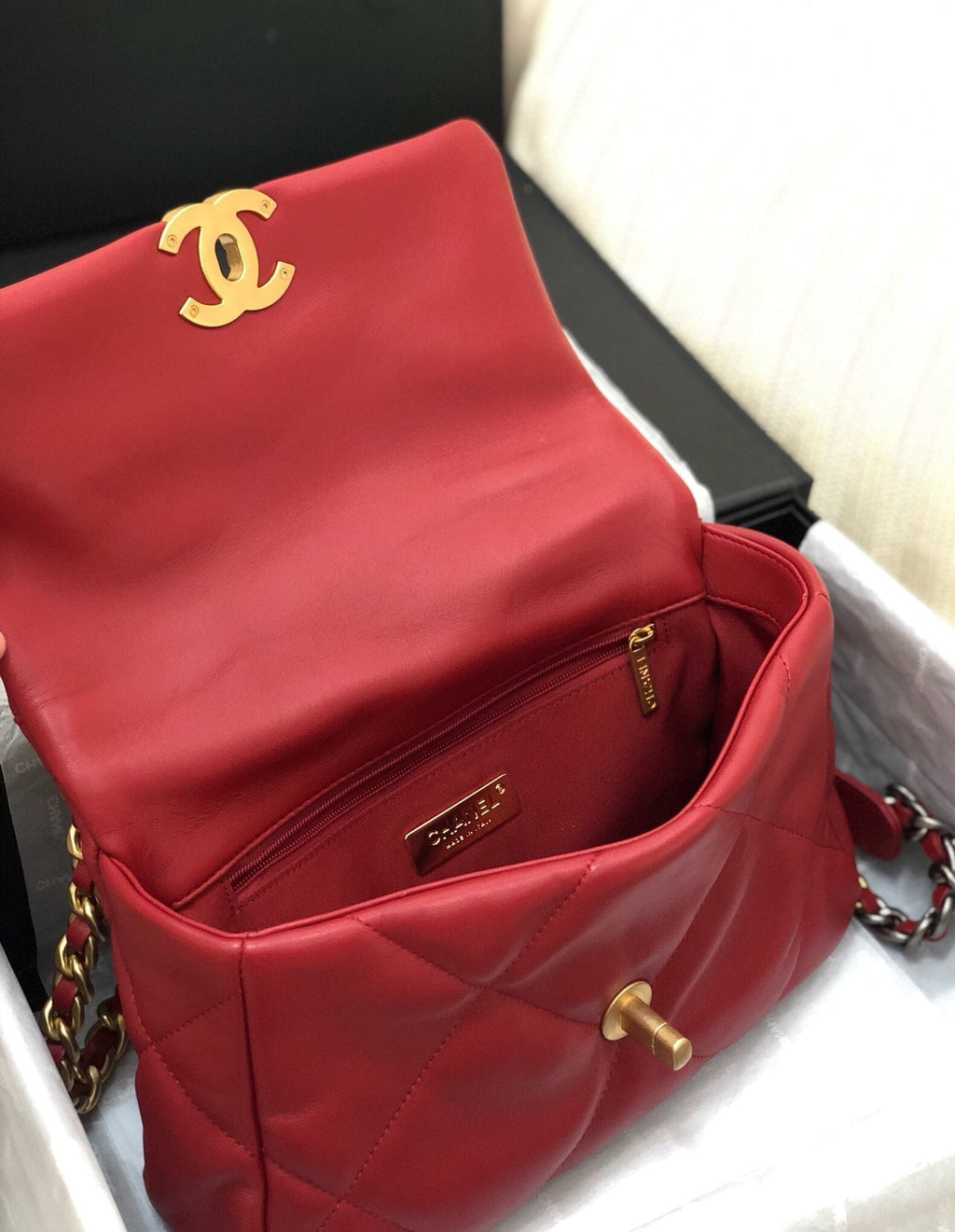 19 Klapptasche 26 Rotes Lammleder Goldene Beschläge