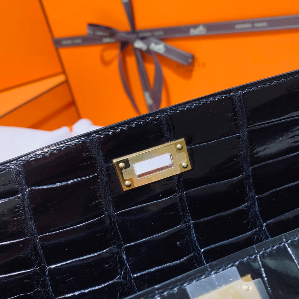 KELLY CUT 31 IN BLACK SHINY ALLIGATOR LEATHER WITH GOLD HARDWARE (MADE-TO-ODER)