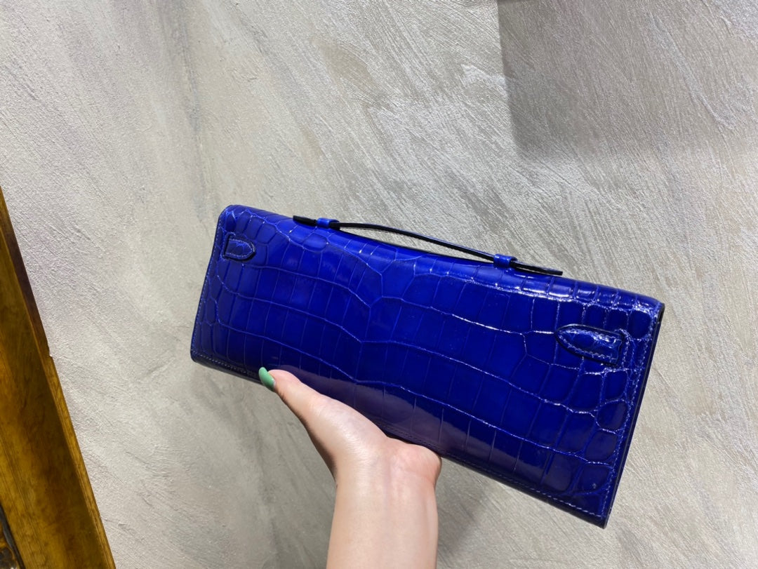 KELLY CUT 31 IN ADMIRAL BLUE GLÄNZENDES ALLIGATORLEDER MIT SILBERNEN HARDWARE (AUF BESTELLUNG GEFERTIGT)