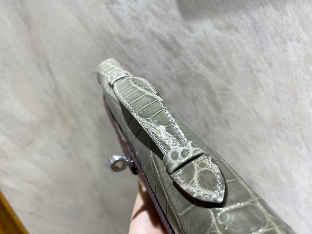 KELLY CUT 31 IN ASH GRAY SHINNY ALLIGATOR LEATHER WITH SILVER HARDWARE (MADE-TO-ODER)