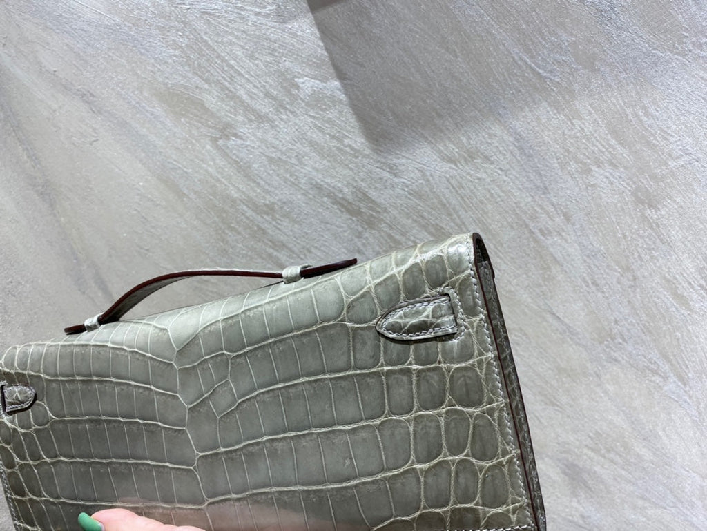 KELLY CUT 31 IN ASH GRAY SHINNY ALLIGATOR LEATHER WITH SILVER HARDWARE (MADE-TO-ODER)