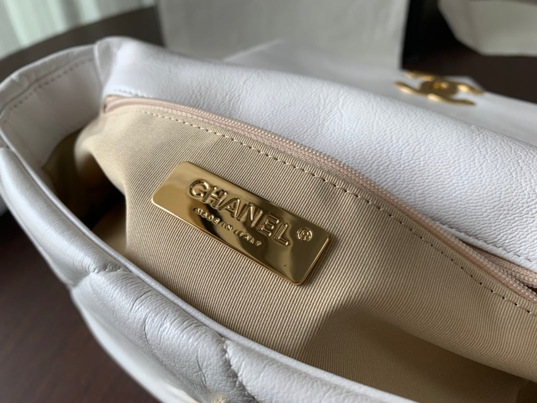 19 Klapptasche 30 Weißes Ziegenleder 