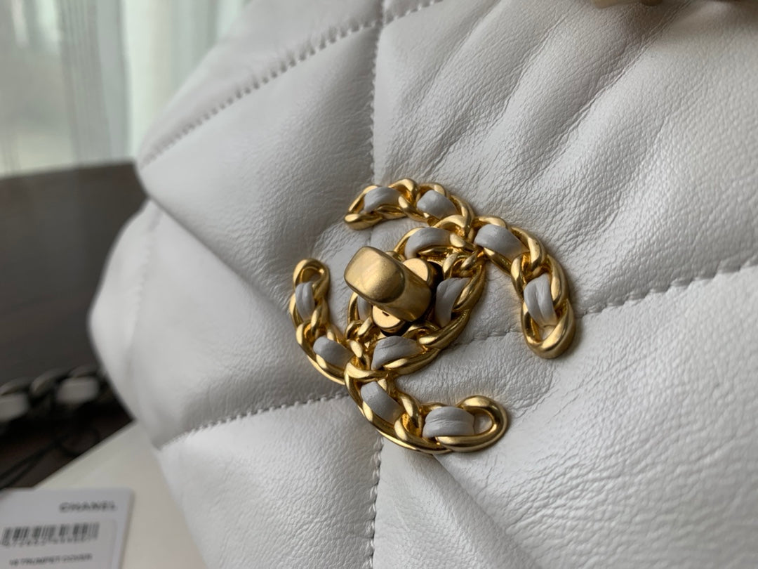 19 Klapptasche 30 Weißes Ziegenleder 