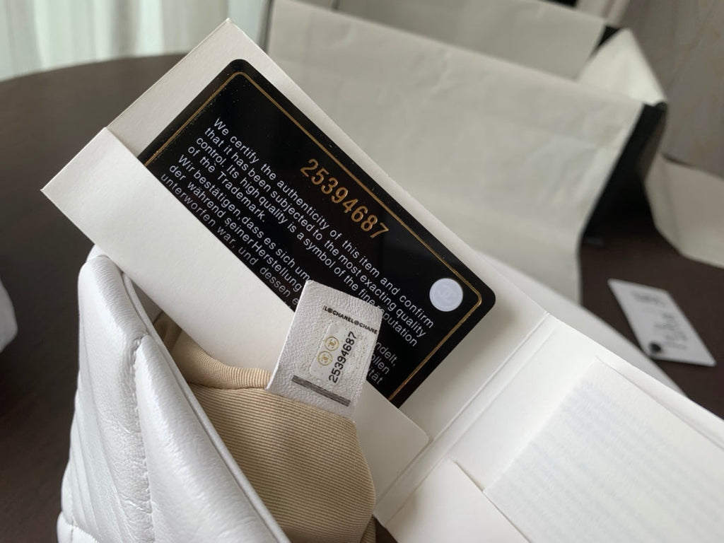 19 Klapptasche 30 Weißes Ziegenleder 