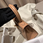 KELLY MINI 20 TASCHE IN KORALLAS-GLATTEM KALBSLEDER MIT GOLDENEN BESCHLÄGEN (AUF BESTELLUNG GEFERTIGT)