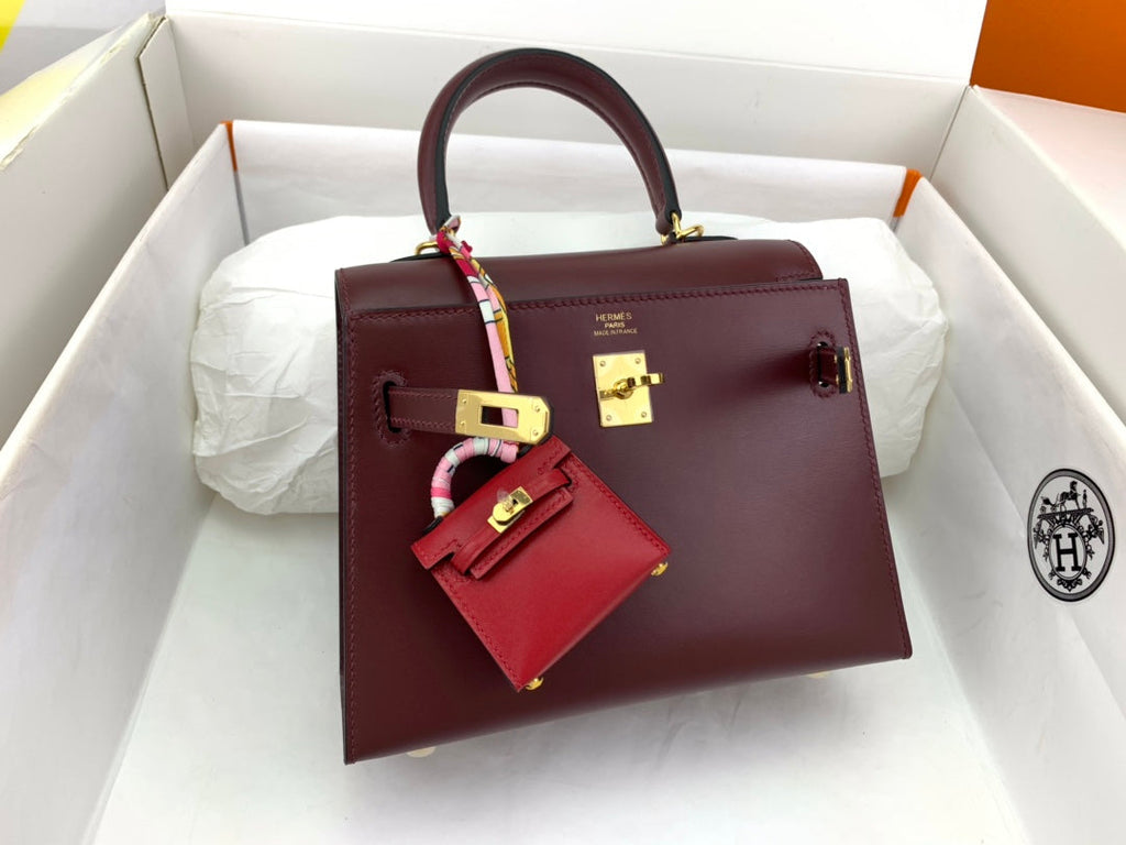 KELLY MINI 20-TÜTEN-PACKUNG IN WEINROT GLATTEM KALBSLEDER MIT GOLDENEN BESCHLÄGEN (AUF BESTELLUNG GEFERTIGT)