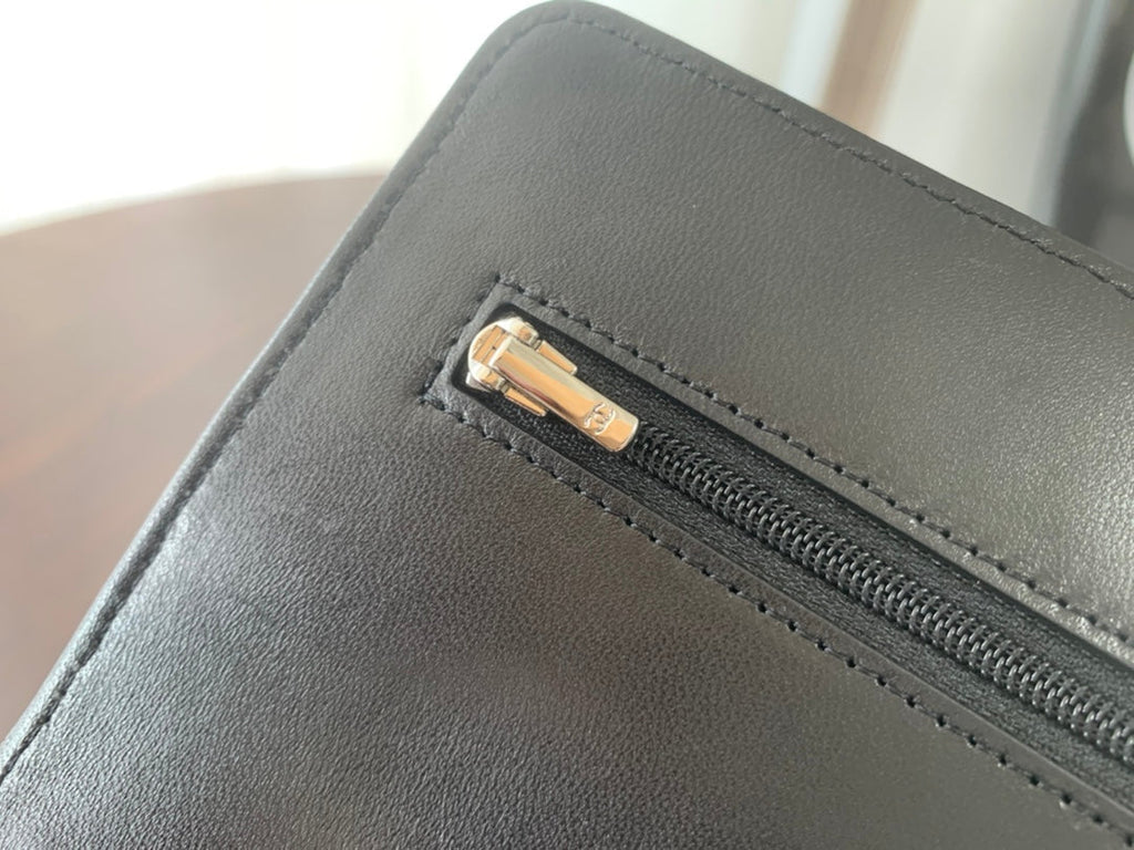 WOC 19CM SCHWARZES LAMMLEDER SILBERNE BESCHLÄGE