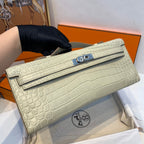 KELLY CUT 31 IN PERLGRAUEM ALLIGATORLEDER MIT SILBERNEN BESCHLÄGEN (AUF BESTELLUNG GEFERTIGT)