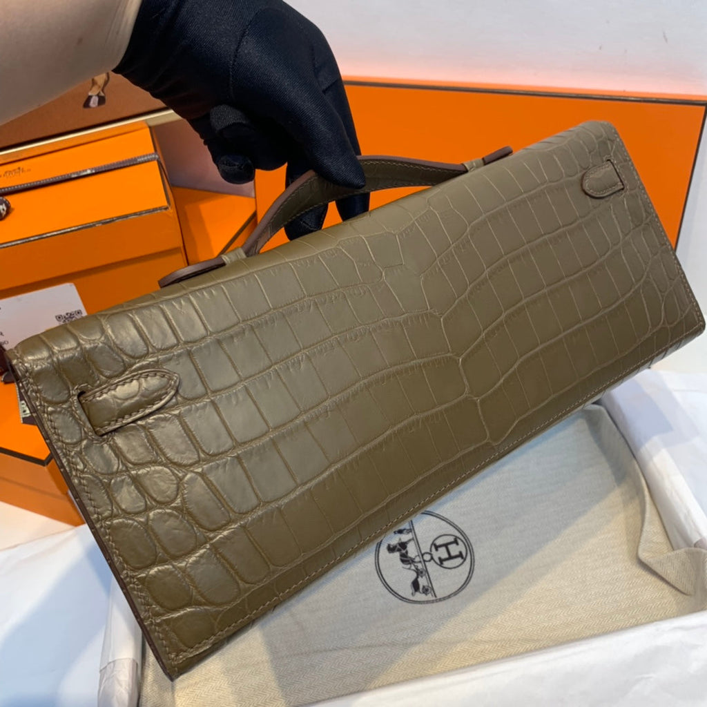 KELLY CUT 31 IN MOCHA-BRAUNEM ALLIGATORLEDER MIT GOLDENEN BESCHLÄGEN (AUF BESTELLUNG GEFERTIGT)