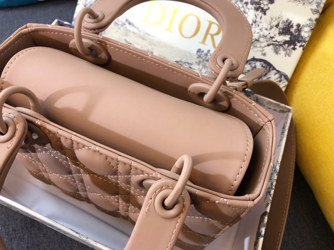 MEDIUM LADY 20er-Packung in kamelbraunem Kalbsleder