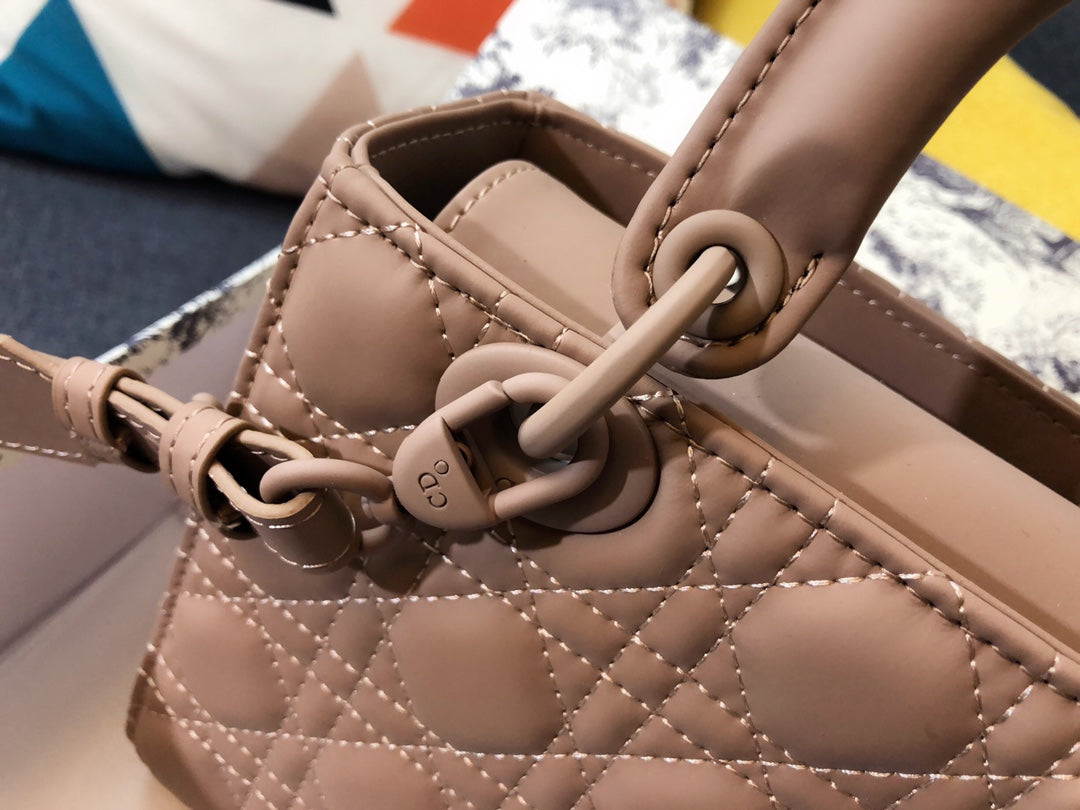 MEDIUM LADY 20er-Packung in kamelbraunem Kalbsleder