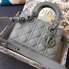 MITTLERE DAMEN-20ER-TASCHE IN GRAUEM KALBSLEDER