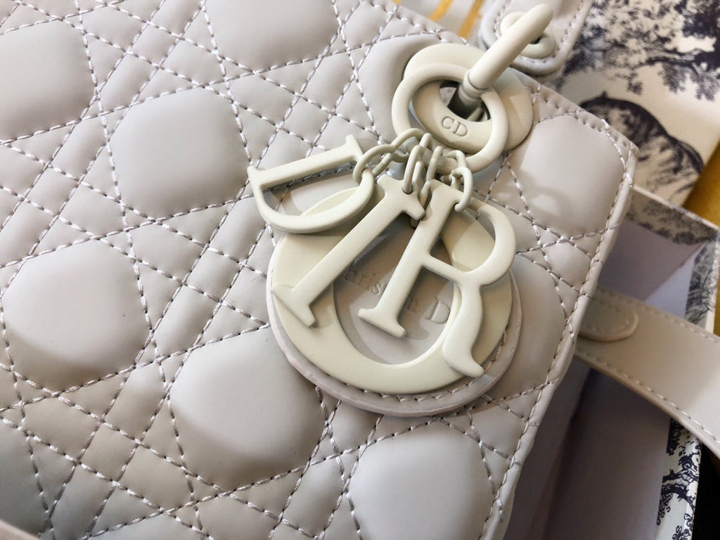 MITTLERE DAMEN-20ER-TASCHE AUS WEISSEM KALBSLEDER