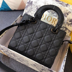 MITTLERE DAMEN-20ER-TASCHE AUS SCHWARZEM KALBSLEDER