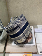 Kleiner Kosmetikkoffer (25 cm) aus schwarzem Monogram Obliqué Jacquard