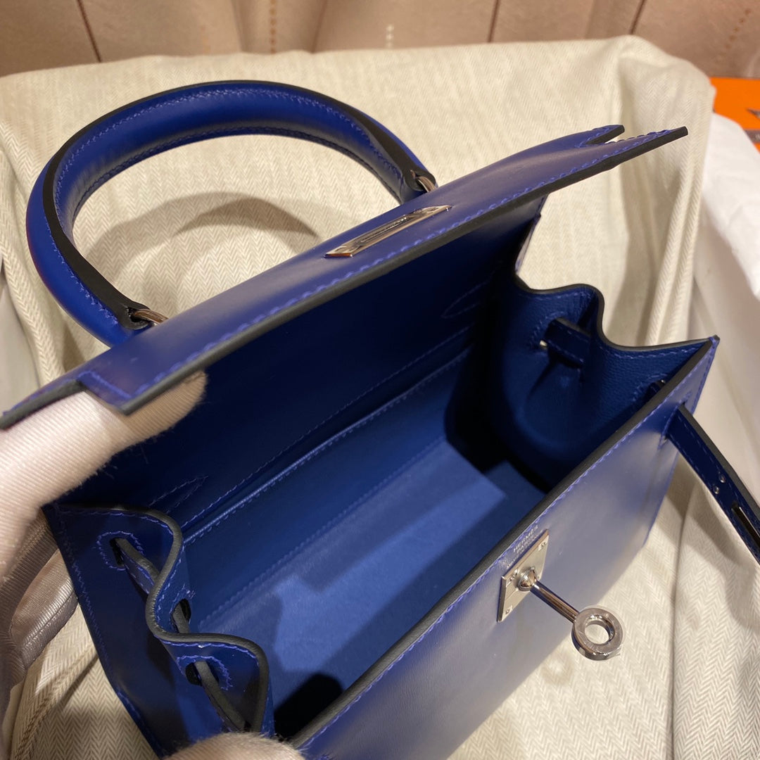 KELLY MINI 20 TASCHE IN MARINEBLAUEM GLATTEM KALBSLEDER MIT SILBERNEN BESCHLÄGEN (AUF BESTELLUNG GEFERTIGT)