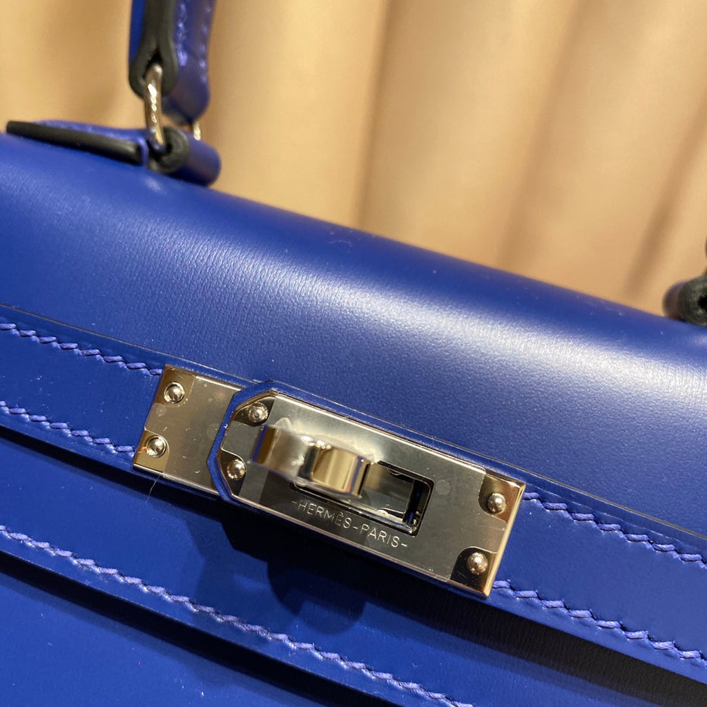 KELLY MINI 20 TASCHE IN MARINEBLAUEM GLATTEM KALBSLEDER MIT SILBERNEN BESCHLÄGEN (AUF BESTELLUNG GEFERTIGT)