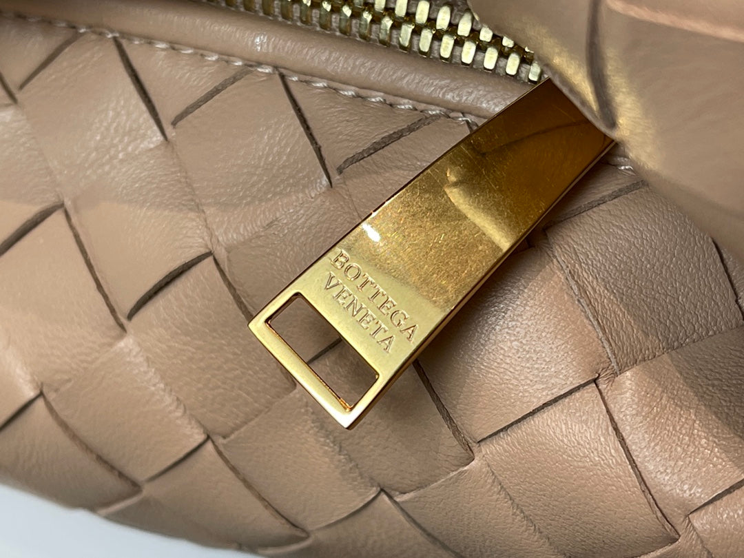 MINI JODIE 27 IN MITTELBRAUNEM LAMMFELL