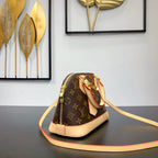 ALMA BB 23 IN BRAUNEM MONOGRAMM-CANVAS UND BEIGEM KALBSLEDERBESATZ MIT GOLDENER SCHNALLE