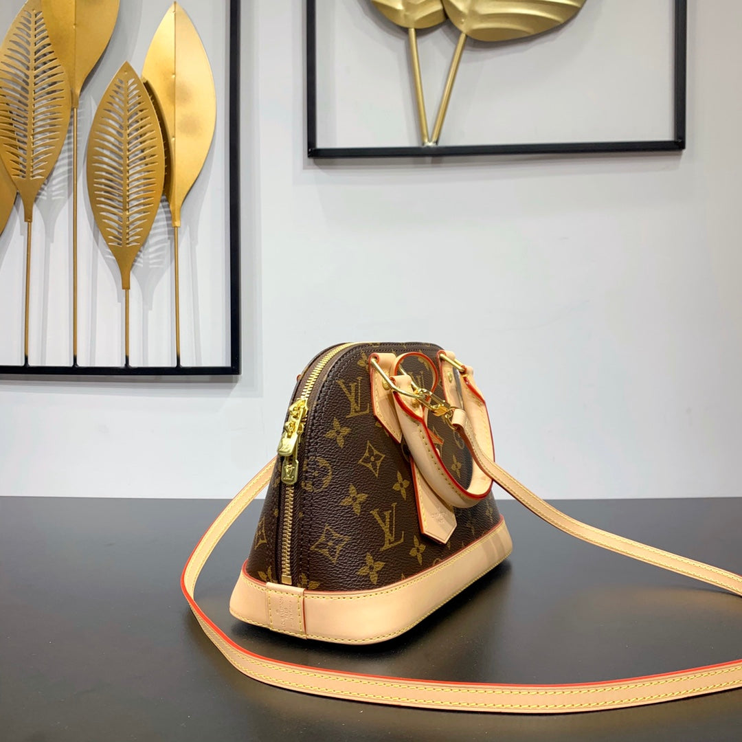 ALMA BB 23 IN BRAUNEM MONOGRAMM-CANVAS UND BEIGEM KALBSLEDERBESATZ MIT GOLDENER SCHNALLE