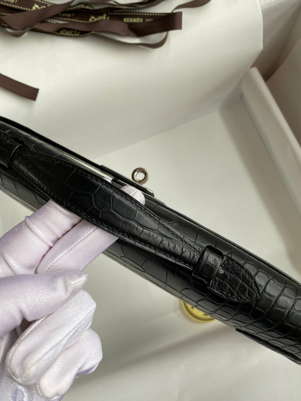 KELLY CUT 31 IN SCHWARZEM ALLIGATORLEDER MIT SILBERNEN BESCHLÄGEN (AUF BESTELLUNG GEFERTIGT)