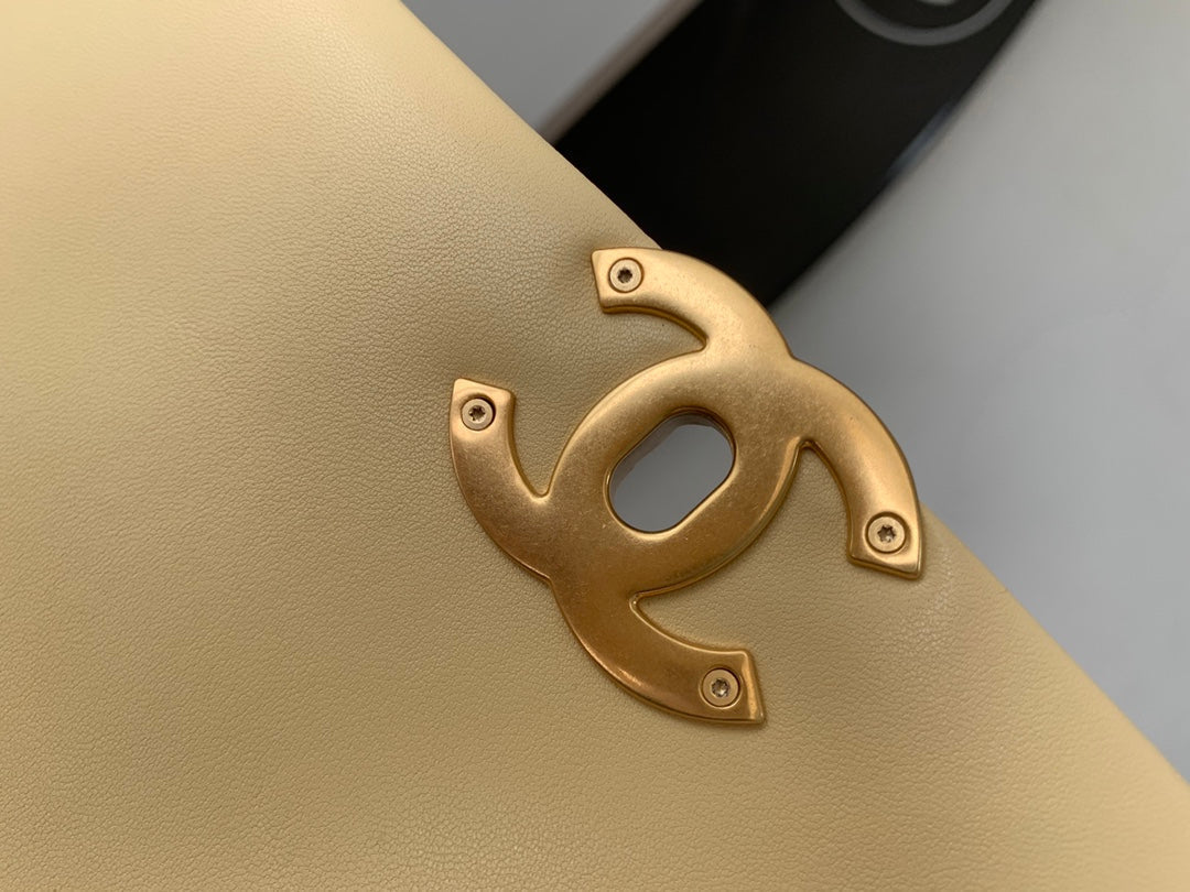 19 Klapptasche 30 Hellgelbes Ziegenleder 