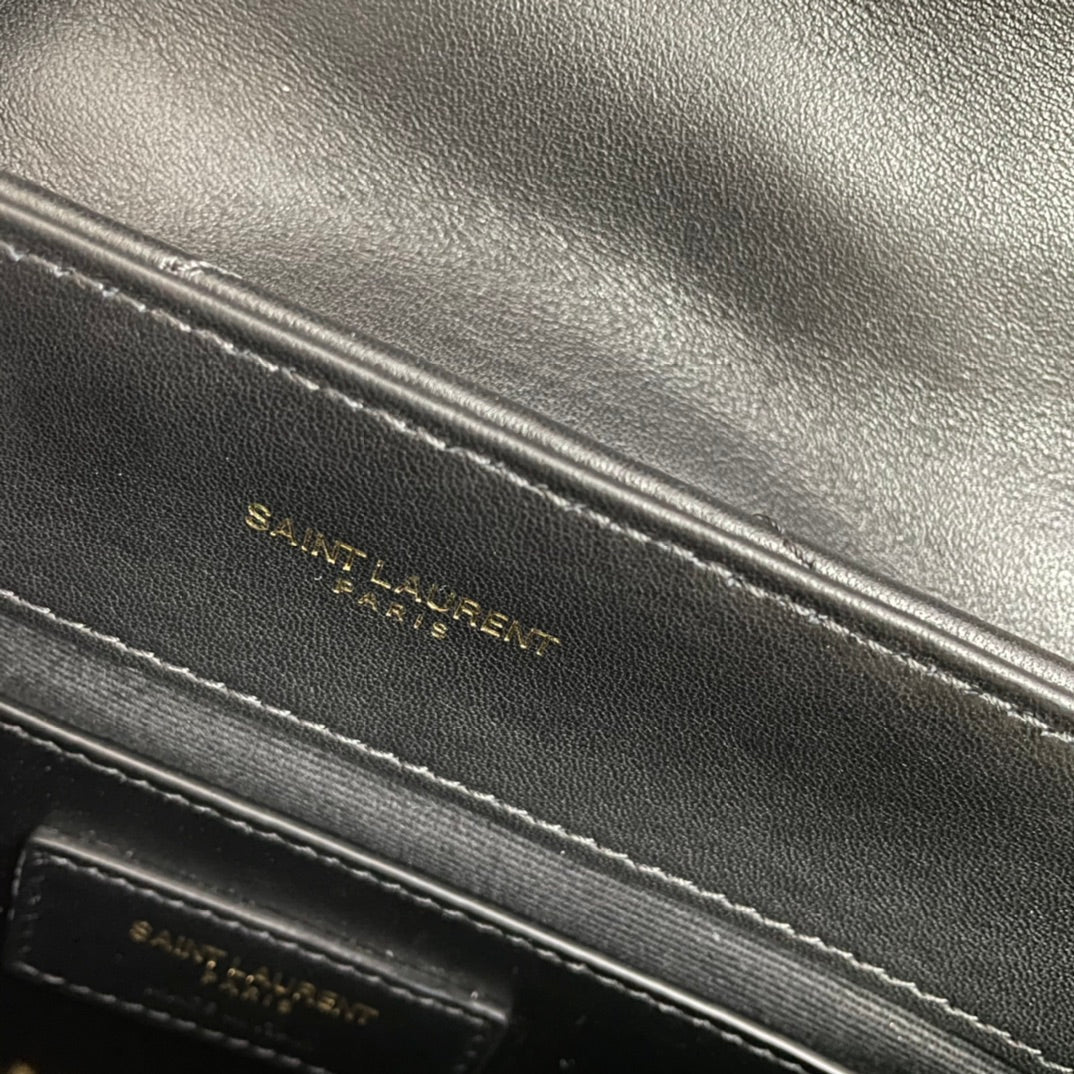 LOULOU SMALL 25 IN SCHWARZES LAMMLEDER GOLDENE BESCHLÄGE