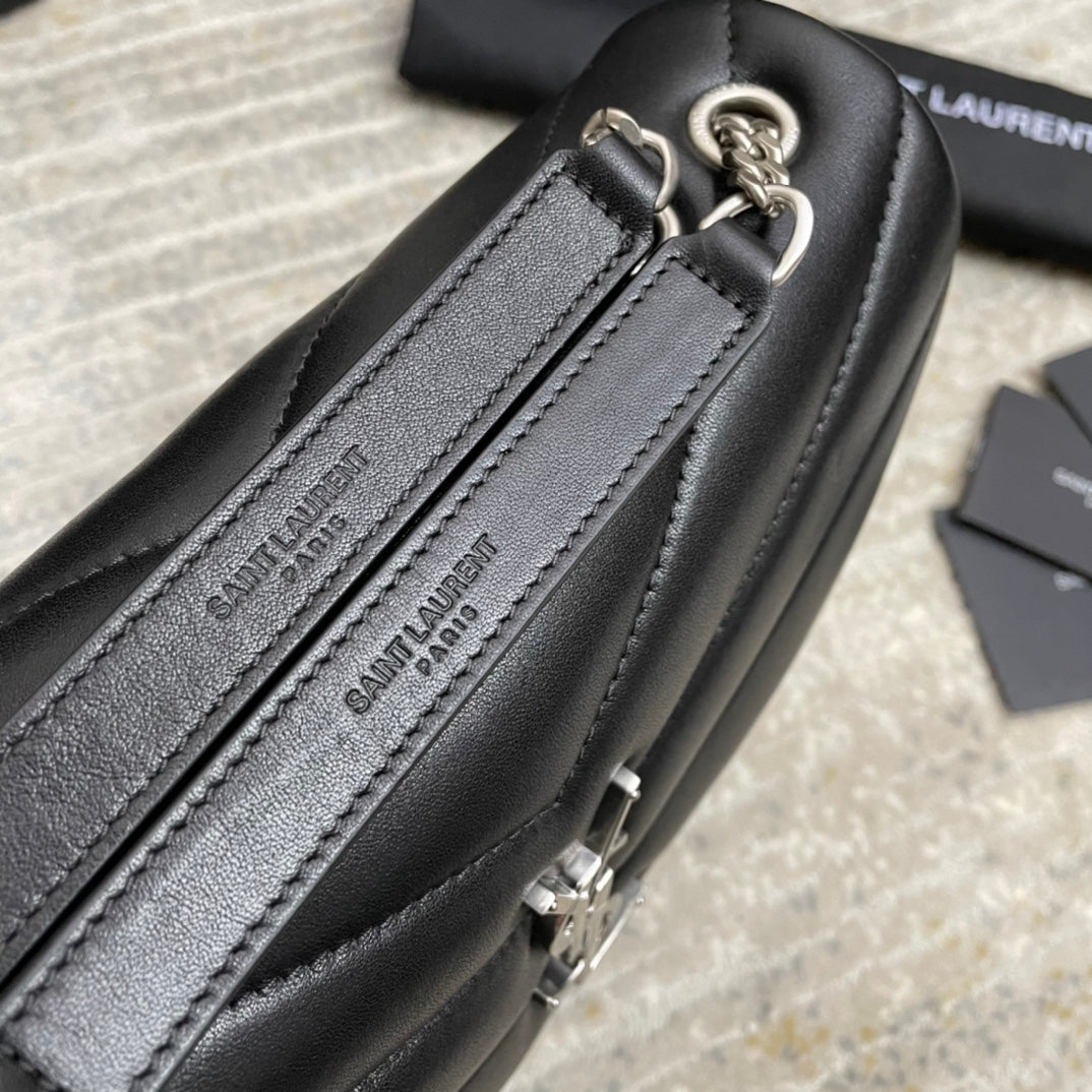 LOULOU SMALL 25 IN SCHWARZES LAMMLEDER SILBERNE BESCHLÄGE