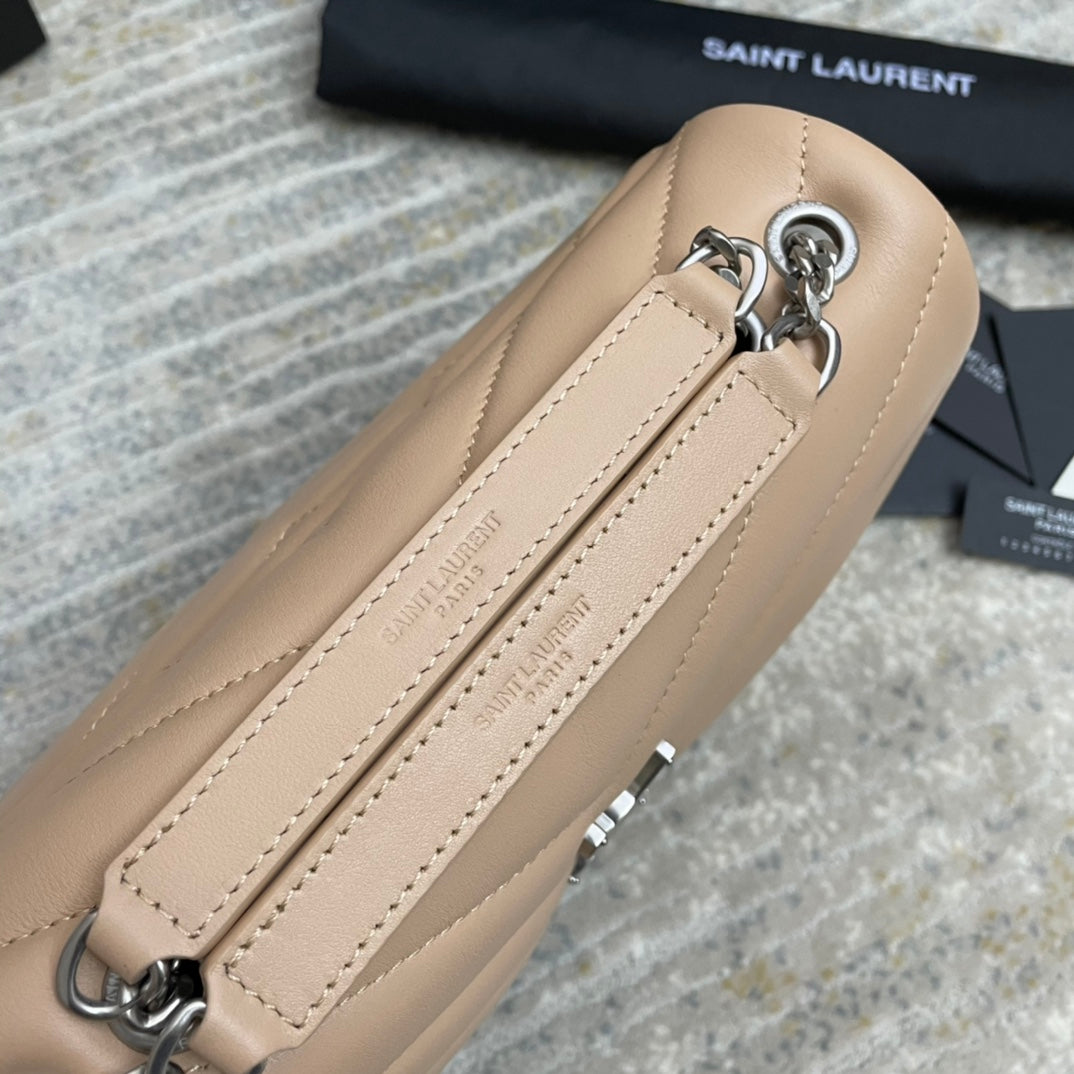 LOULOU SMALL 25 IN BEIGE LAMMLEDER SILBERNE BESCHLÄGE