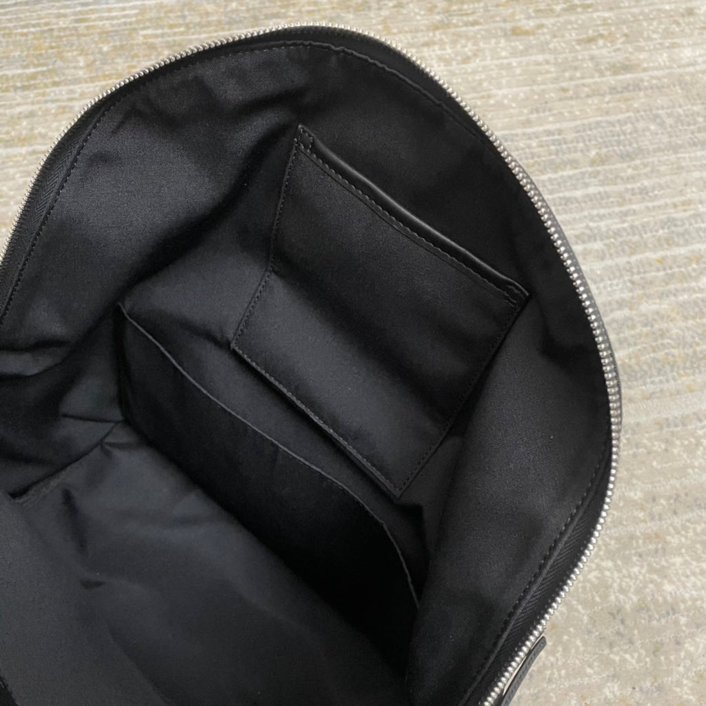 CITY-RUCKSACK 41 AUS SCHWARZEM CANVAS, NYLON UND LEDER