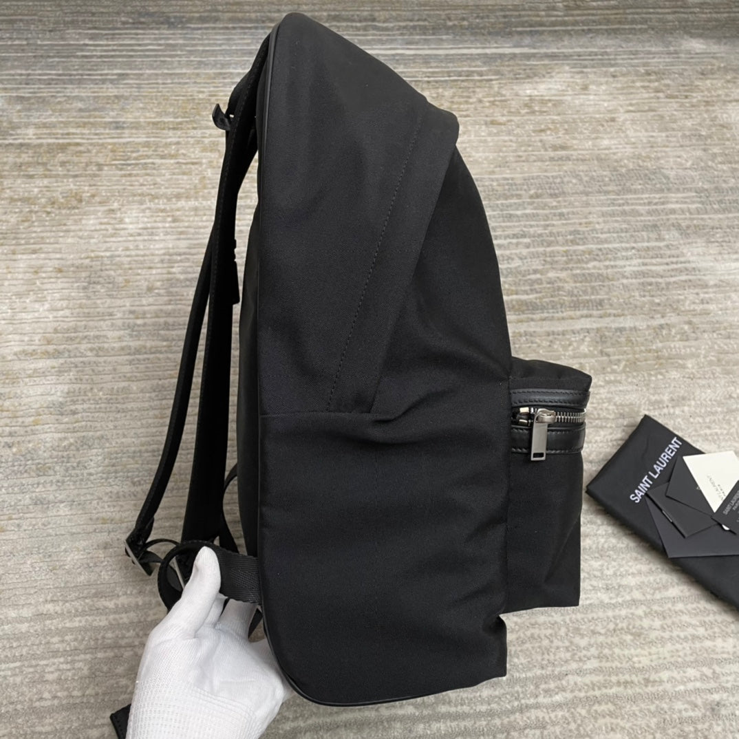 CITY-RUCKSACK 41 AUS SCHWARZEM CANVAS, NYLON UND LEDER