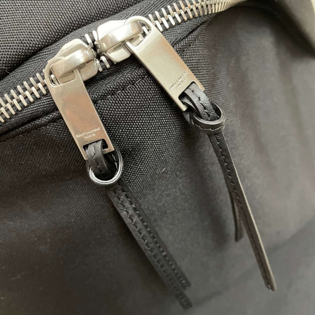 CITY-RUCKSACK 41 AUS SCHWARZEM CANVAS, NYLON UND LEDER