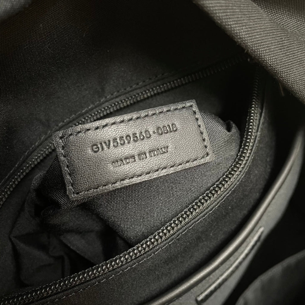 CITY-RUCKSACK 41 AUS SCHWARZEM CANVAS, NYLON UND LEDER