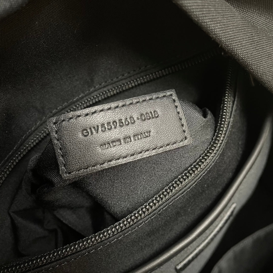 CITY-RUCKSACK 41 AUS SCHWARZEM CANVAS, NYLON UND LEDER