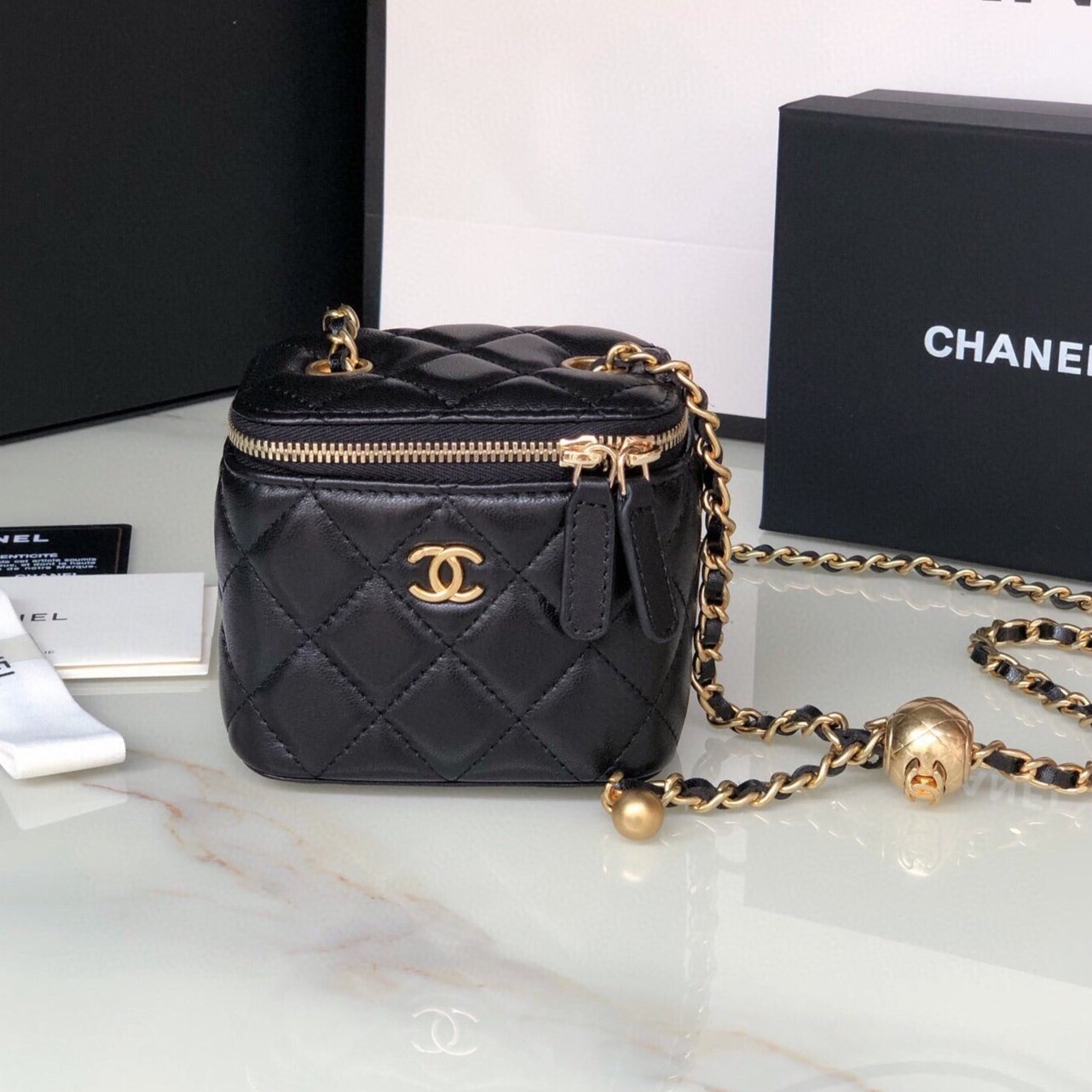 CC MINI 11 Kosmetikkette aus schwarzem Kalbsleder mit goldenen Beschlägen