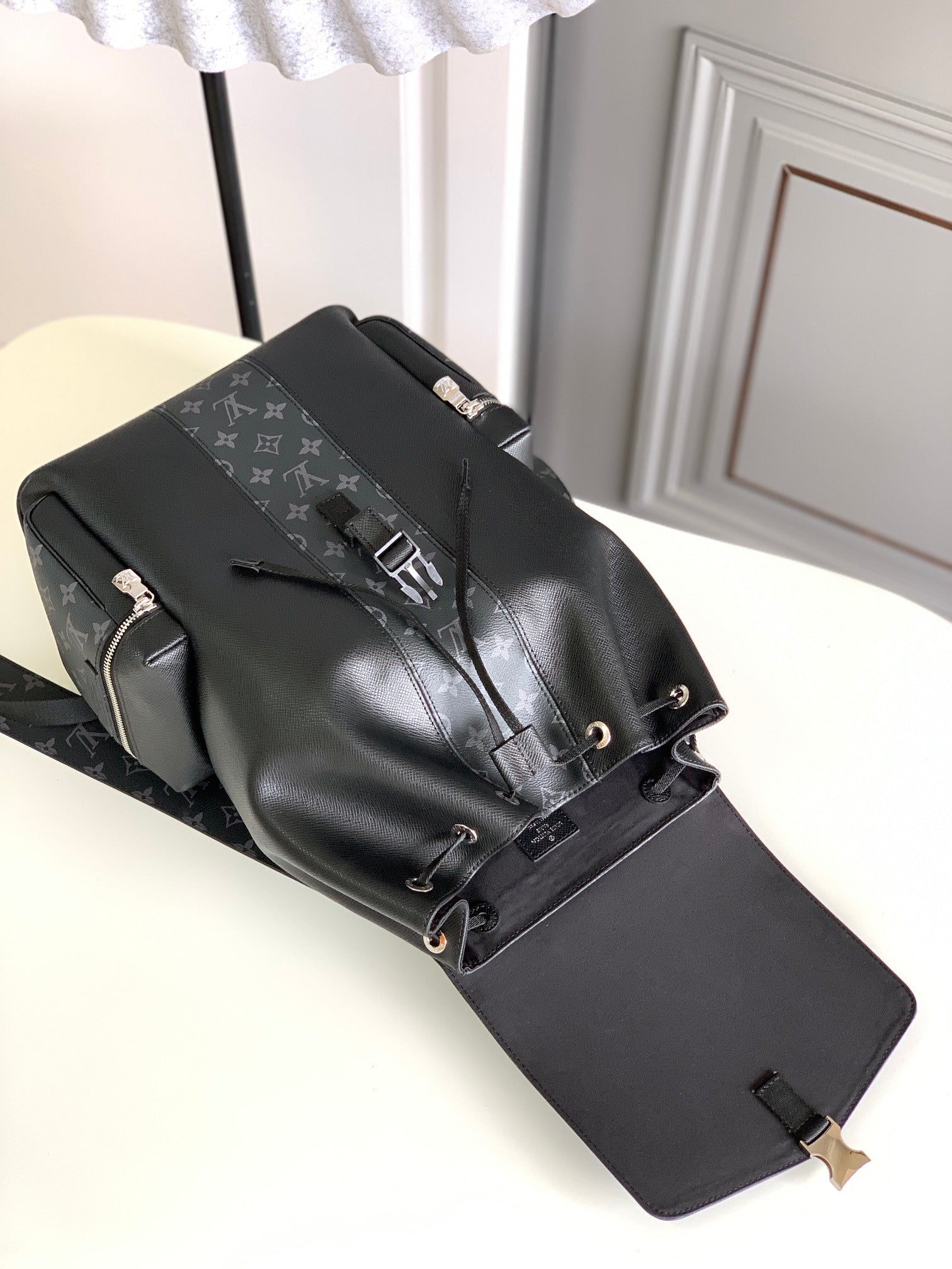 RUCKSACK 45 AUS SCHWARZEM KALBSLEDER UND GUN METAL MONOGRAMM ECLIPSE CANVAS