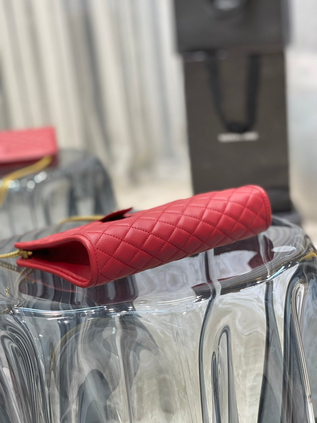 VICTOIRE 25 ROTE LAMMFELL-GOLD-HARDWARE