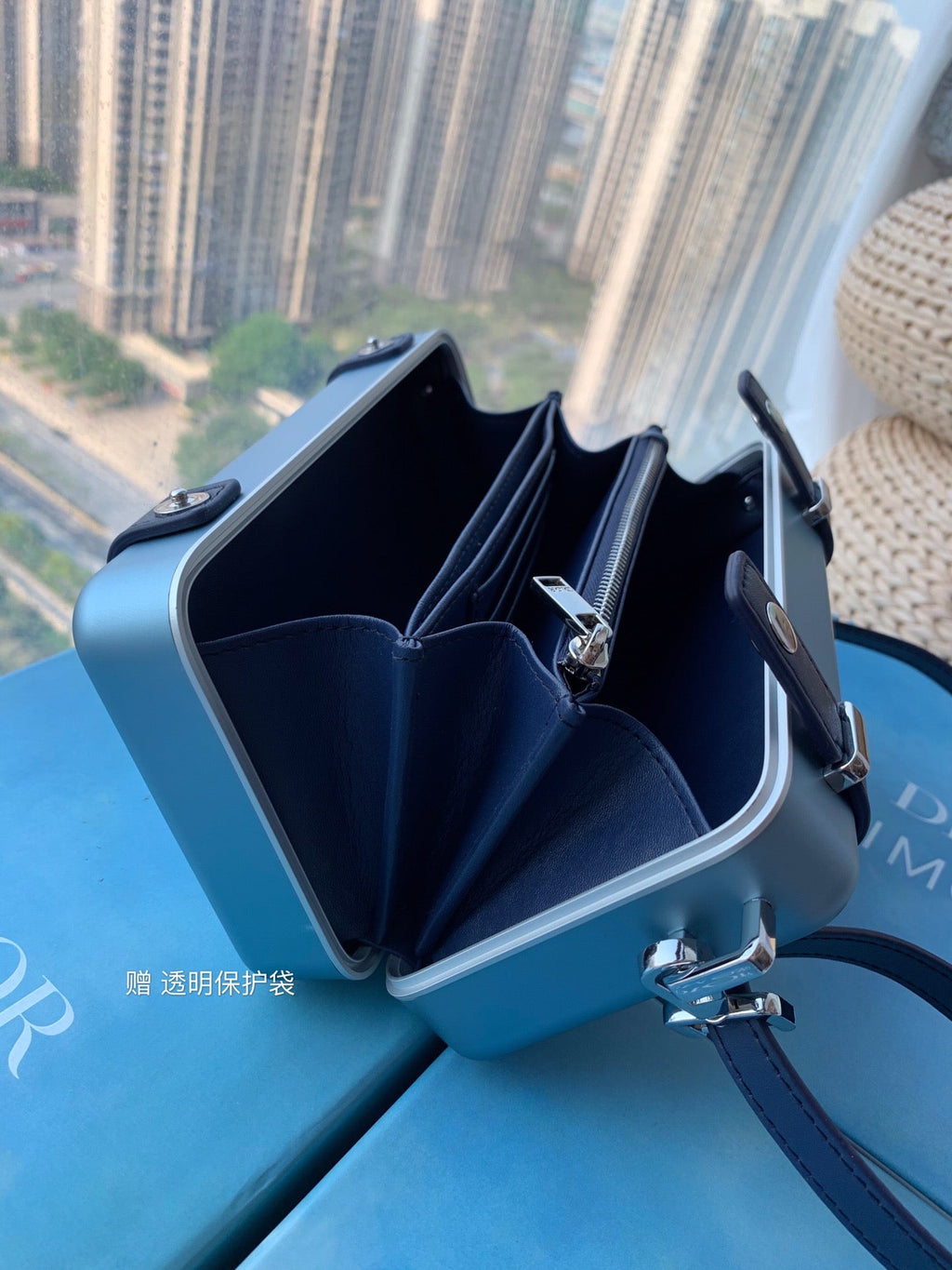 RIMOWA 20er-KOFFER IN KOBALTBLAUEM ALUMINIUM-MAGNESIUM