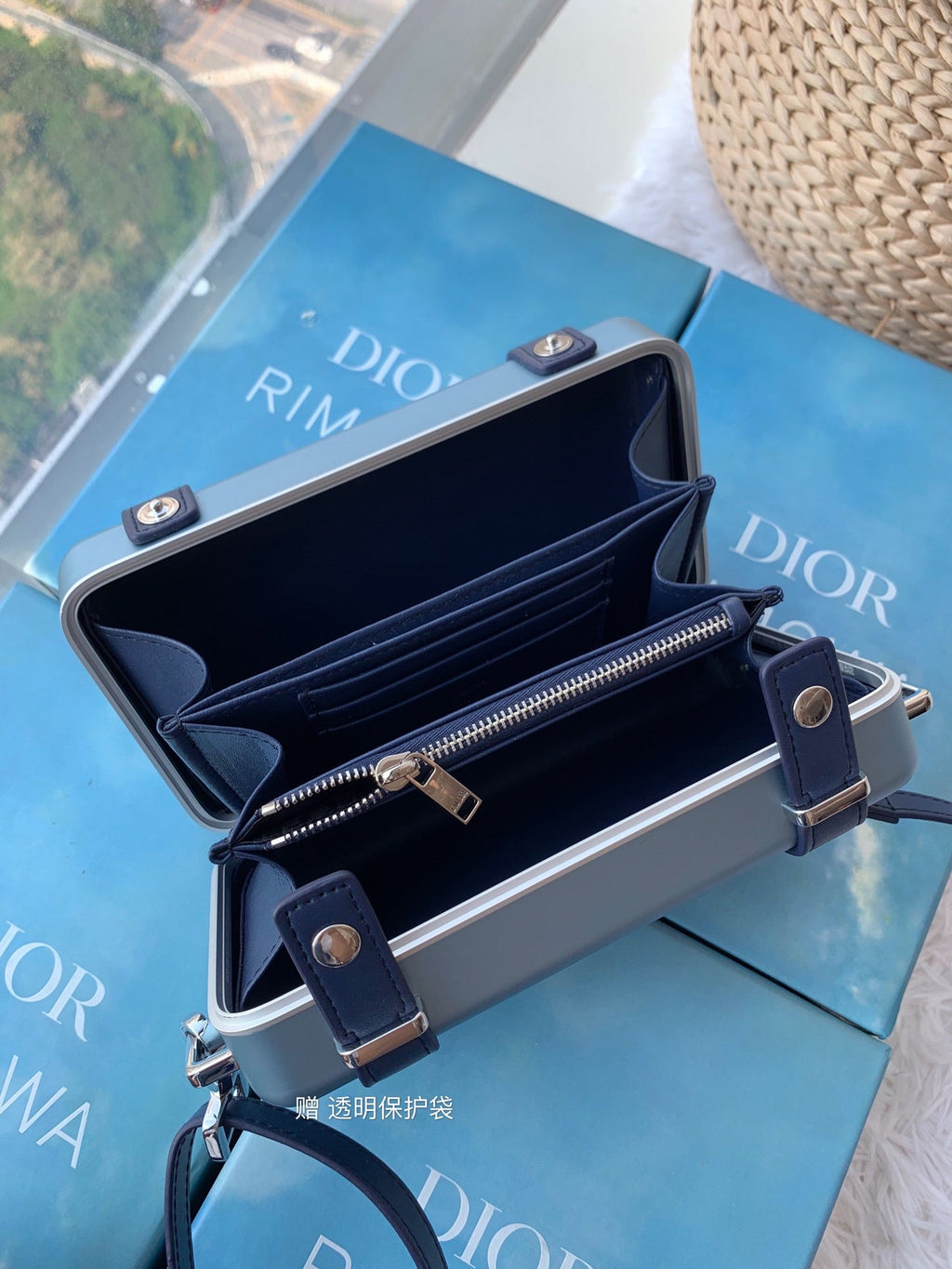 RIMOWA 20er-KOFFER IN KOBALTBLAUEM ALUMINIUM-MAGNESIUM